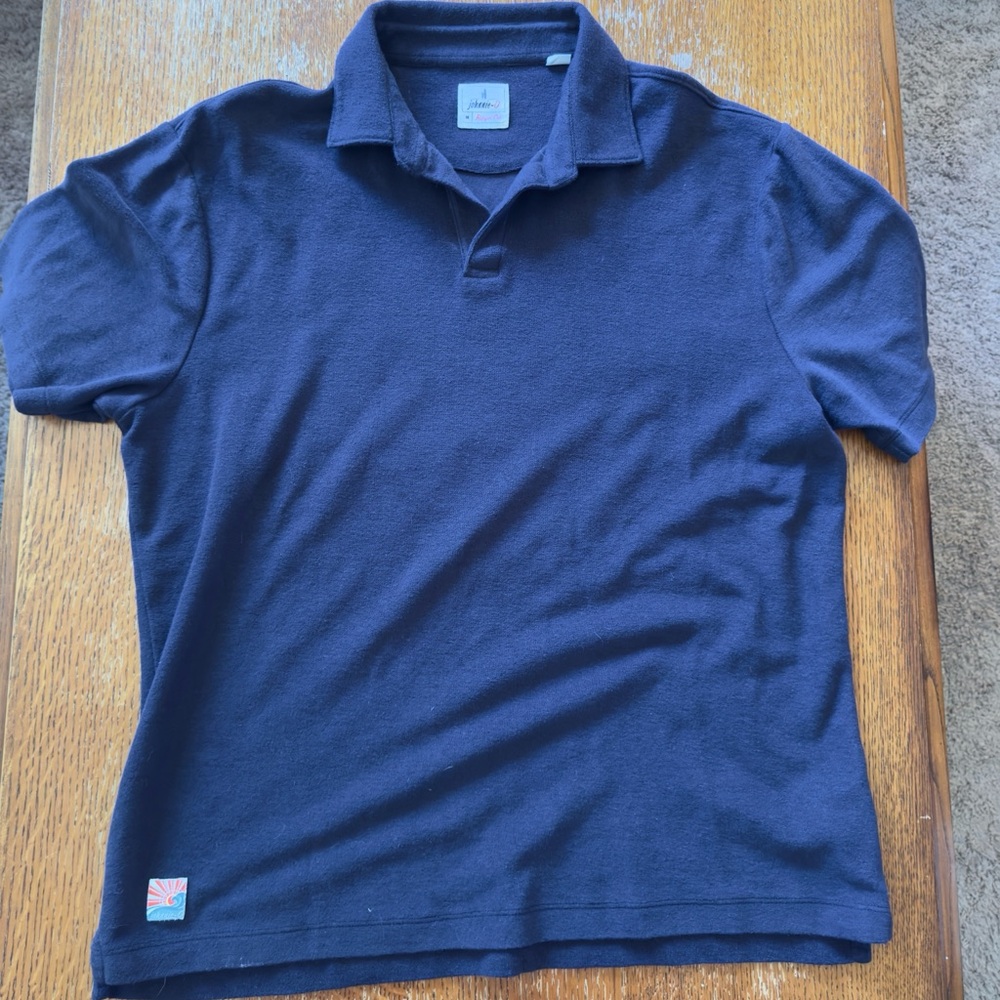 Johnnie-o Hanging Out Polo. Size Medium. Casual Wear. Like New. Navy. Cotton